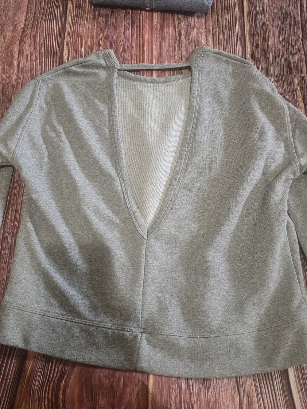 Nike Light Gray Dri-FIT Crewneck Sweatshirt With Open Back. Sz Med - Picture 2 of 3